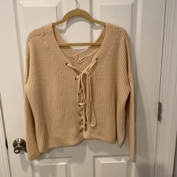 Oversized sweater with tie up detail - Picture 3 of 4